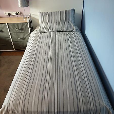Twin Room In Prescot Homestay ภายนอก รูปภาพ