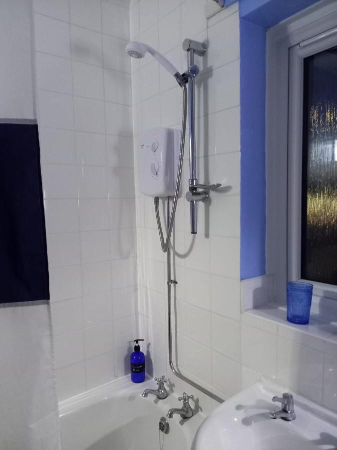 Twin Room In Prescot Homestay ภายนอก รูปภาพ